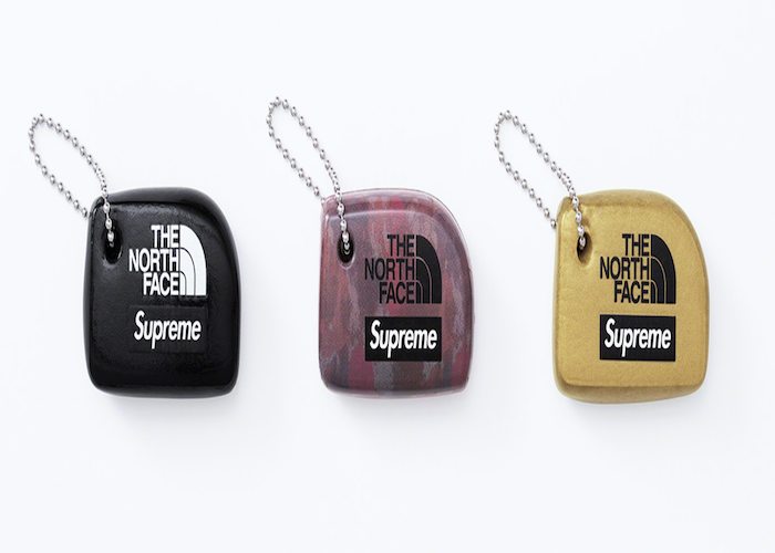 SUPREME NORTH FACE FLOATING KEYCHAIN (2020S/S)